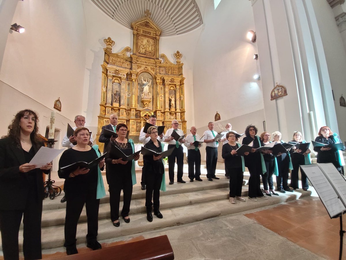 ajmaials's tweet photo. ⛪️ Ahir al vespre, l’Església de Maials va acollir un concert de la Coral d’Almatret 🎶🎼🎹 Una bonica vetllada 

#Maials https://t.co/vzpRSFLF83