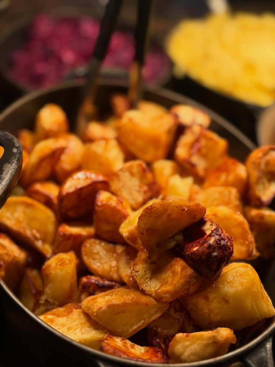 aspectsleisure's tweet photo. Roasties really are the star of the show at Wishing Well 😍🔥

Crispy, golden and absolutely essential to any proper carvery.

Tell us your top roast pick 👇 https://t.co/EtVPKWDg2o