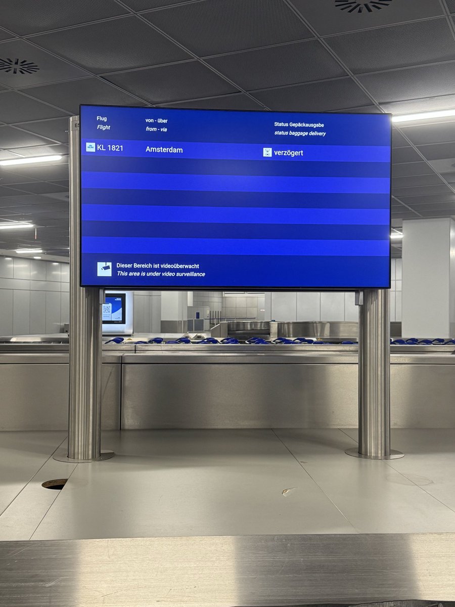 WaywardAFx's tweet photo. @KLM we have been waiting for over an hour for our luggage at frankfurt airport now what do we do? https://t.co/sfumOmDvWn