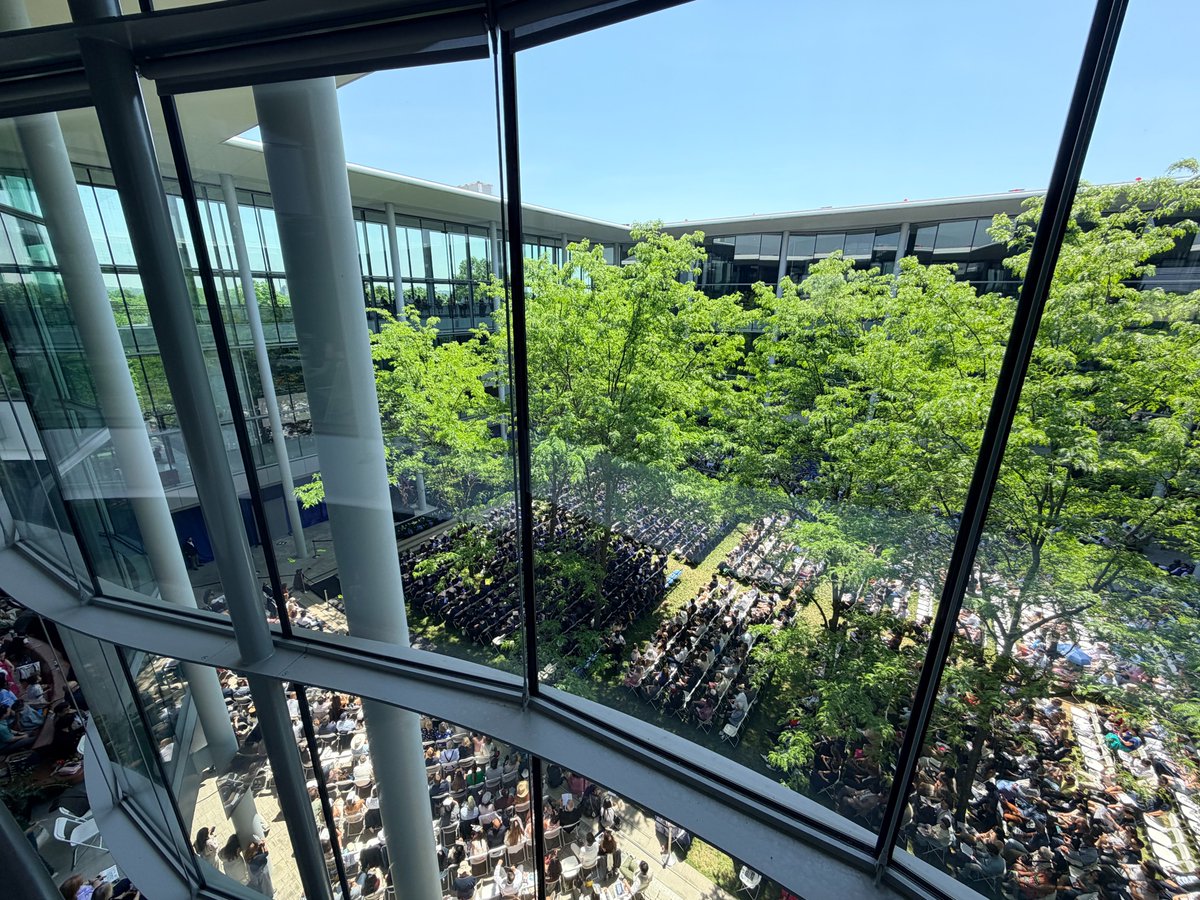 YaleCCI's tweet photo. Congratulations to the @YaleSOM Class of 2026! 🎓

We’re especially proud of the students who engaged with YCCI—and we can’t wait to see the impact you’ll make next. https://t.co/0eIg3oFghT