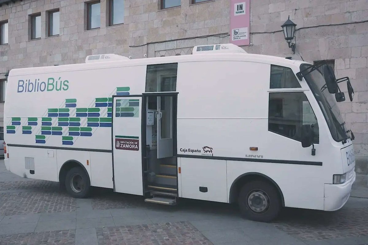 bydcanarias's tweet photo. 🚍Nos adherimos al “Manifiesto por los #Bibliobuses de #Zamora, elaborado por FESABID, y manifestamos nuestra preocupación por el deterioro progresivo de un servicio público esencial para garantizar el acceso a la lectura, la información y la cultura.

🔗https://t.co/uuOgbgL2PQ https://t.co/vPSqPVc70J