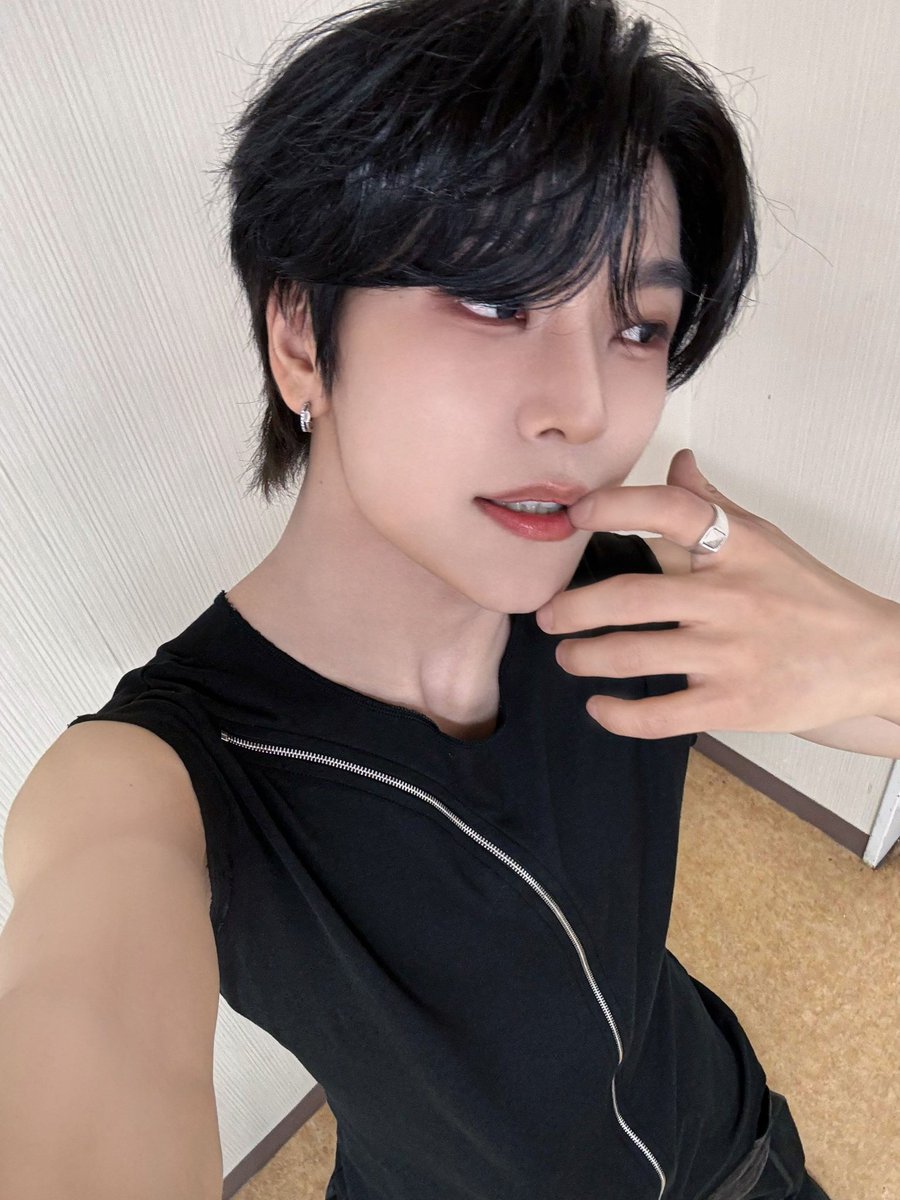 ㅅ tweet media