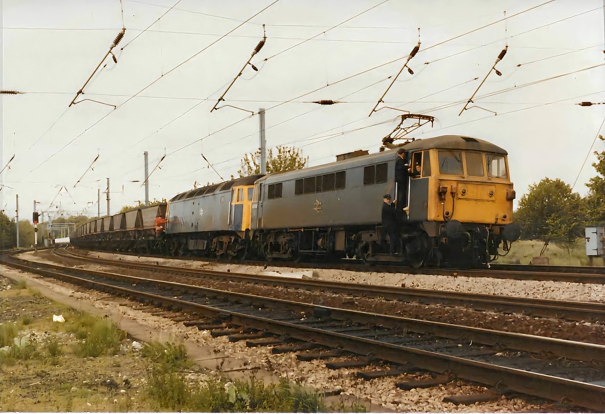 SimonRecord1's tweet photo. 86008 &amp; 47317 at Lancaster on the 24th May 1985 https://t.co/vdyxtBVhnW