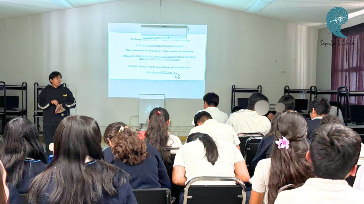 EspiralAC's tweet photo. En Espiral por la Vida impulsamos espacios seguros para hablar sobre sexualidad, consentimiento y autocuidado con adolescentes de la Telesecundaria de Rojas. 💜✨

#EducaciónSexualIntegral #AdolescenciasInformadas #oaxacadejuárez https://t.co/Hiil5o3icx