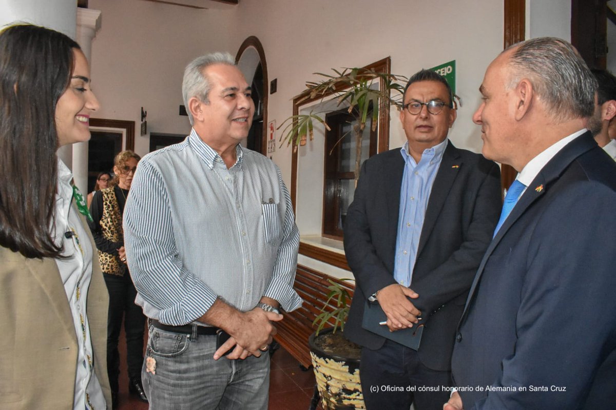 AlemaniaBOL's tweet photo. Muchas gracias, @luisanayars, presidenta del Concejo Municipal de #SantaCruz, miembros de la directiva y miembros del pleno por recibirnos en visita protocolar. Fue un encuentro informativo y de diálogo muy interesante.
#GAMSC @JensHeymertJr https://t.co/pTCUHI5AyV
