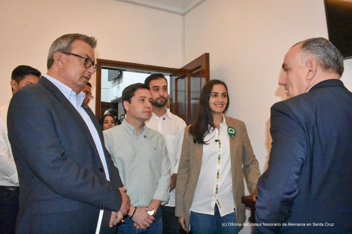 AlemaniaBOL's tweet photo. Muchas gracias, @luisanayars, presidenta del Concejo Municipal de #SantaCruz, miembros de la directiva y miembros del pleno por recibirnos en visita protocolar. Fue un encuentro informativo y de diálogo muy interesante.
#GAMSC @JensHeymertJr https://t.co/pTCUHI5AyV