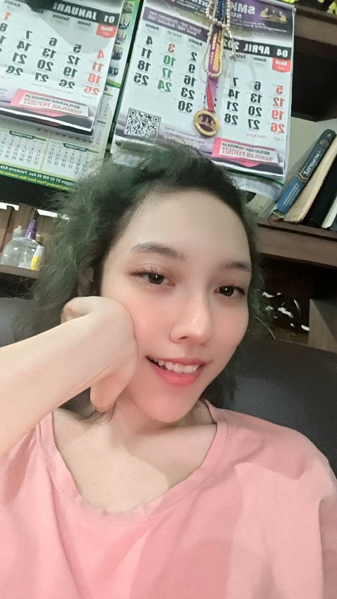 hnw256_'s tweet photo. First, love yourself🤍✨ https://t.co/ObzKTFrVc9