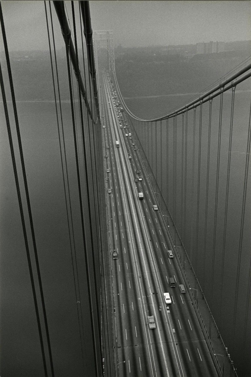 carmedonnafugat's tweet photo. .

Aerial view over George Washington Bridge 
Ann Treer, 1961

. https://t.co/9m8V5uRug3