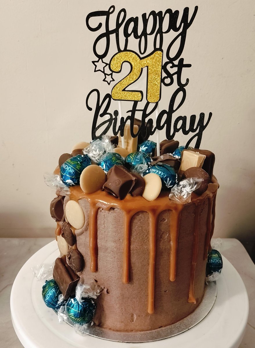 cerelin's tweet photo. 2 birthday cakes over the weekend https://t.co/pPMd5l4lk5
