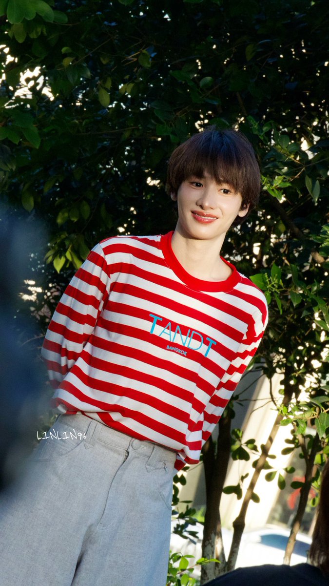 Augustyy96's tweet photo. 🍃🤏🏻
sunshine 

 #GunFanSigninHangZhou
#กันอรรถพันธ์ 
#GunAtthaphan https://t.co/0sQYT9Klxp