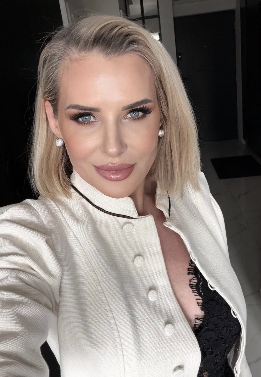 Chloe tweet media