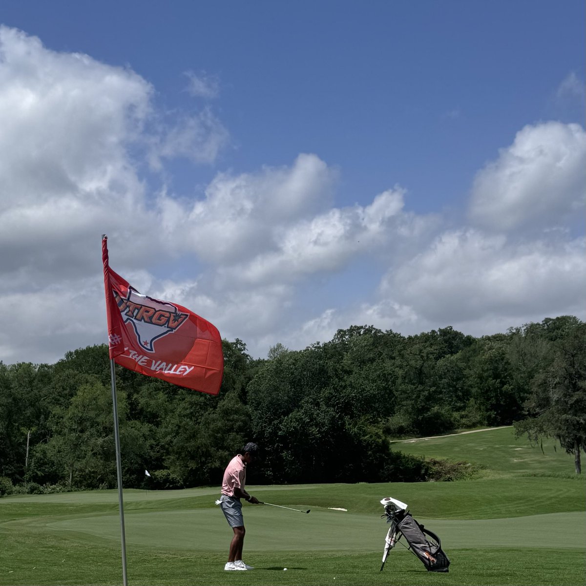 MsMollyCastner's tweet photo. Bryan, Texas ⛳️

Grateful to be out here supporting the guys at NCAA Regionals ✌🏻 

#RallyTheValley https://t.co/ijutZ5VExc