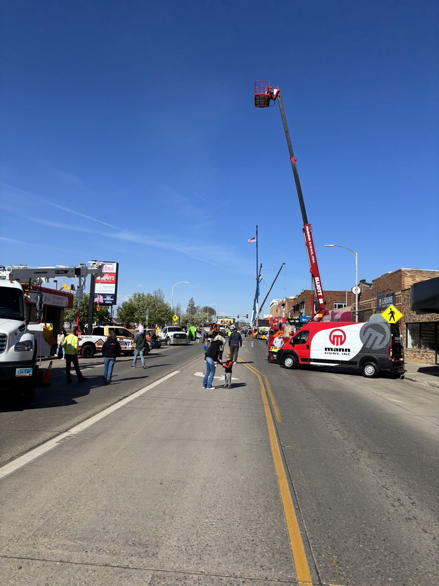JonathanOkonek's tweet photo. @DrewWrigley 100% agree.  Love Bismarck.  Love North Dakota.  And love the United States.  I would be remiss if I didn’t also give some love to Mandan (which always organizes great Main Street events). 🙂 https://t.co/wZF6YqWXxk