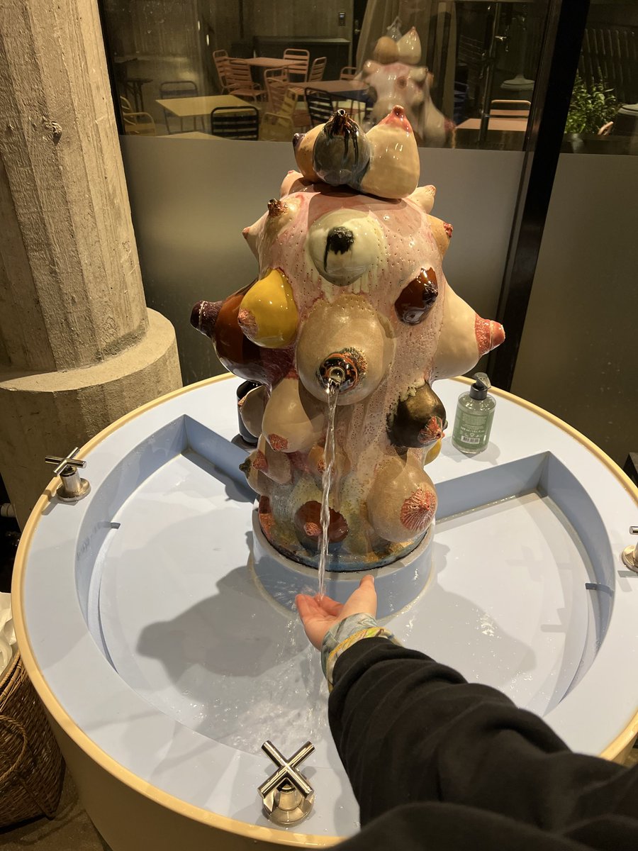 babyqueen's tweet photo. Boob fountain https://t.co/UsUX8s3UmX