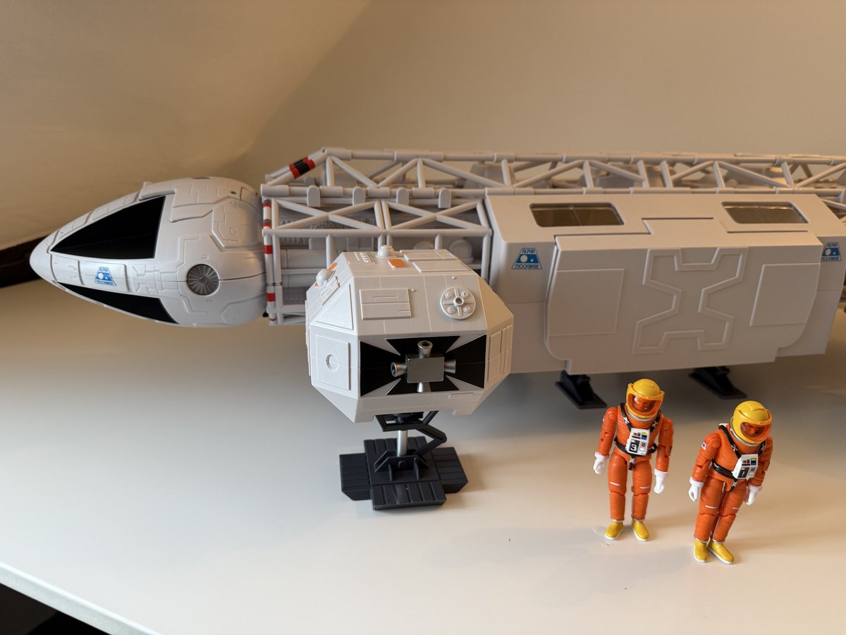 dannysullivan's tweet photo. This is inside the cockpit, the service pod, comes with two action figures and even the box is fantastic. https://t.co/nv3E6enoYB