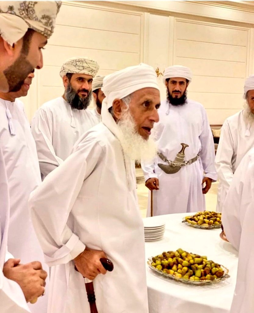 AhmedAlfarei1's tweet photo. من وصايا الشيخ #أحمد_الخليلي
التوبة باب مفتوح وقد تاب الله على أنبيائه وصفوته، فلا ينبغي للعبد أن ييأس، بل يسارع إلى تصحيح مساره والعودة إلى الله. حفظه الله ورعاه ونفعنا بعلمه وعمله رضي الله عنه وأرضاه 
#عشر_ذي_الحجة https://t.co/mHgpmkMJbK