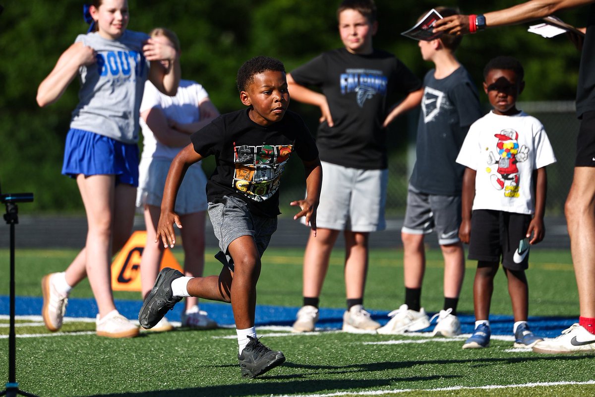 SFHS_Football's tweet photo. Spring Game for the community! 🦅
#WarFam https://t.co/5fXQPOL8hI