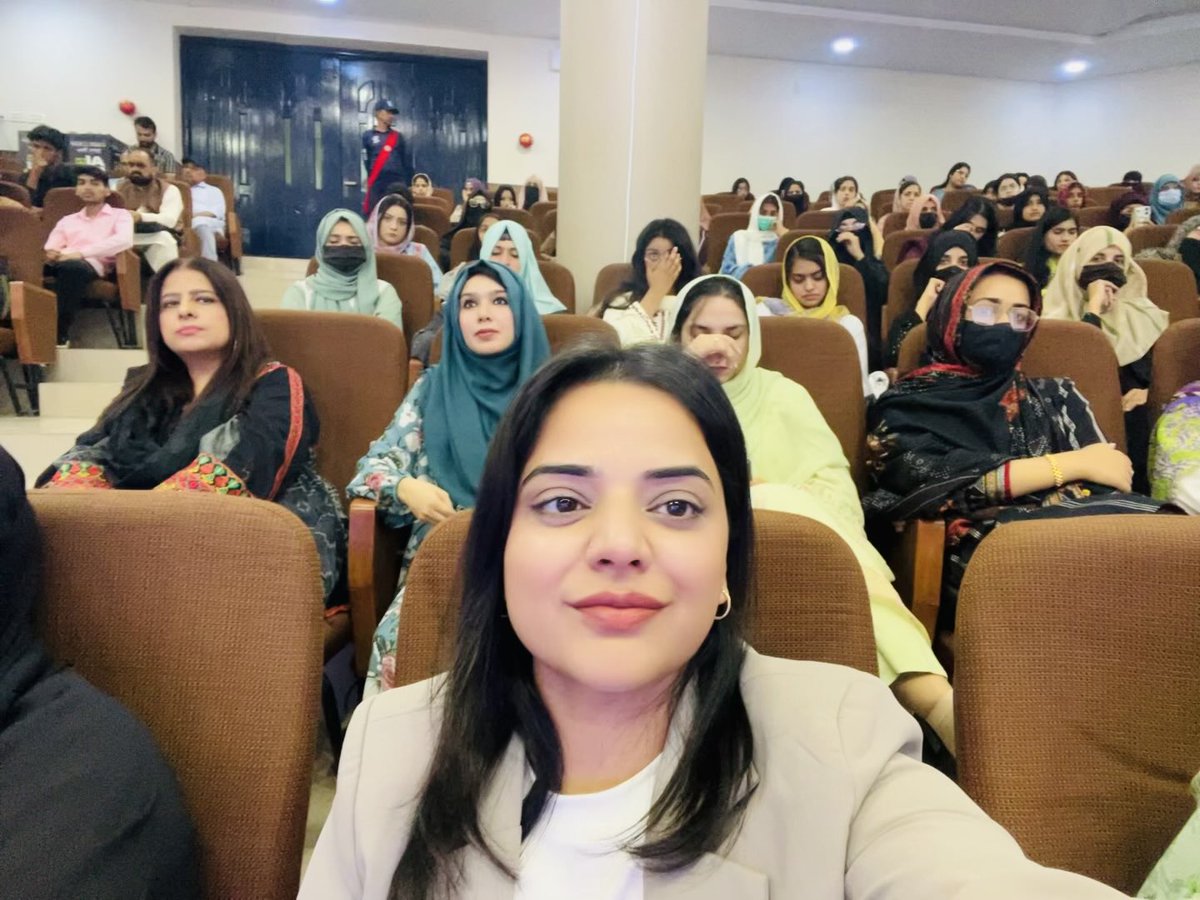SkillUpWorld's tweet photo. This is exactly why SkillUp World exists. 🌱

A room full of students at University of Sialkot — not just learning about AI, but waking up to what’s possible.

Education is not a privilege. It is a right. And the time to evolve is now.

#AI #SkillUpWorld #Pakistan  #anilaliaqat https://t.co/ptgeC74RWN
