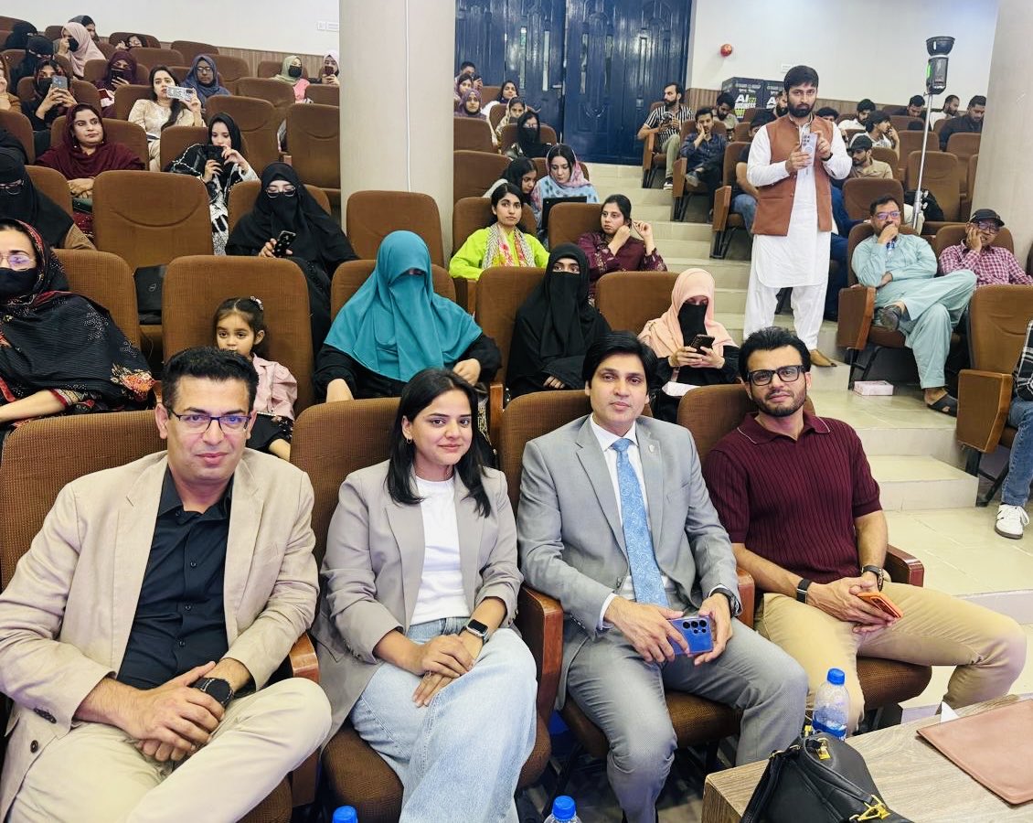 SkillUpWorld's tweet photo. This is exactly why SkillUp World exists. 🌱

A room full of students at University of Sialkot — not just learning about AI, but waking up to what’s possible.

Education is not a privilege. It is a right. And the time to evolve is now.

#AI #SkillUpWorld #Pakistan  #anilaliaqat https://t.co/ptgeC74RWN