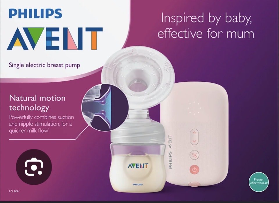 nikolac_996's tweet photo. U Srbiji je samo 12.8% beba hranjeno majčinim mlekom. Moja supruga ne doji, ali koristi @Philips avent pumpu i u skladu sa time ostatak kompatibilnog programa čija ukupna vrednost dovoljna da demotiviše prelazak na drugi brend. 

Elem, jedan od (prema sajtu kompanije - POTROŠNIH) silikonskih delova na pumpici je otkazao. Tu nastaje problem, jer se jedini ovlašćeni servis nije javljao na telefon, neovlašćeni nas obaveštava da ne drže te delove. Niko od prodavaca pumpe ne drži njene POTROŠNE delove. 

Usled bolova, pretnje razvitka mastitisa i gubitka mleka, a bez mogućnosti da dođemo da jednog silikonskog delića bez kojeg je pumpa beskorisna, bili smo prinuđeni da potrošimo 16000 dinara na novu pumpu. Iz zdravstvenih razloga, dojenje nije bilo moguće.

Nakon nekolicne razmenjenih mejlova sa @Philips, javlja mi se ovlašćeni servis sa ponudom da za 2-4 nedelje uvezu pokvareni deo. 

Dakle: multinacionalna kompanija ne drži potrošne delove za sopstveni program, ostavljajući time dojiljama kupovinu novog aparata kao jedinu opciju. I ne vidi problem u vezi sa time. 

Koliko sam upoznat, kompanija i dalje nigde nije postavila obaveštenje kojim bi upozorila kupce na ovaj problem. 

Ako odlučite da kupite pumpu, posle ovog iskustva savetujemo da izbegnete Filips avent.