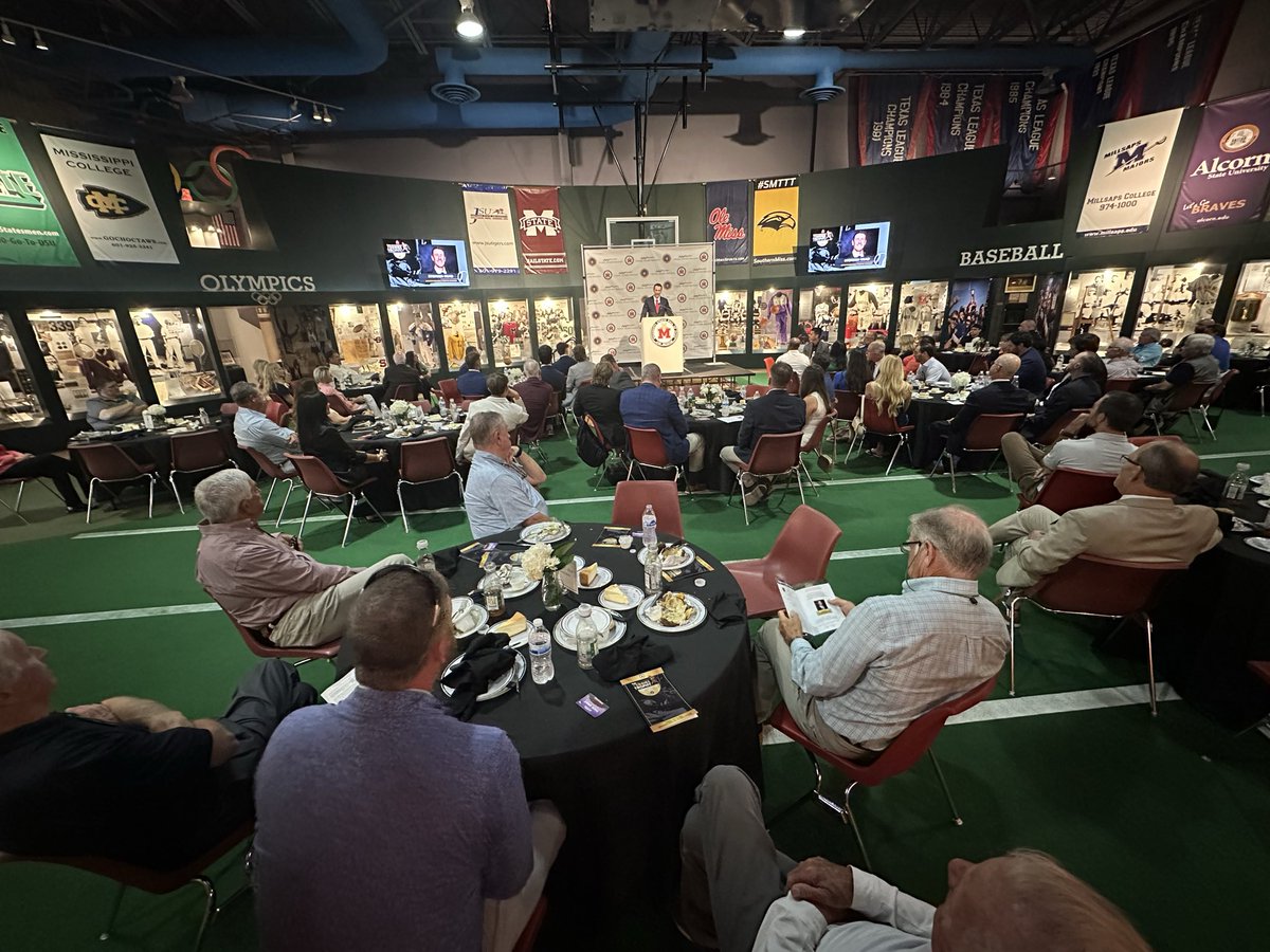 davidzedelstein's tweet photo. ⚾️ 2004 Inaugural Ferris Trophy winner and former Ole Miss baseball standout Stephen Head speaking at the Ferriss Trophy ceremony: https://t.co/RMpsMiyZ8U