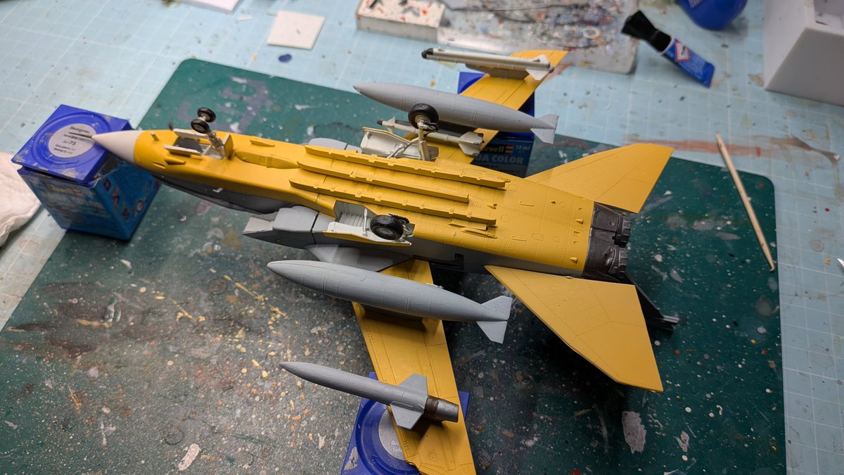 Scratchbr1's tweet photo. Drop tanks and ECM added.

#Scalemodels #Whatif #3Dprinting 
#Tornado #ukraine #Revell https://t.co/MqnyZlVeiW