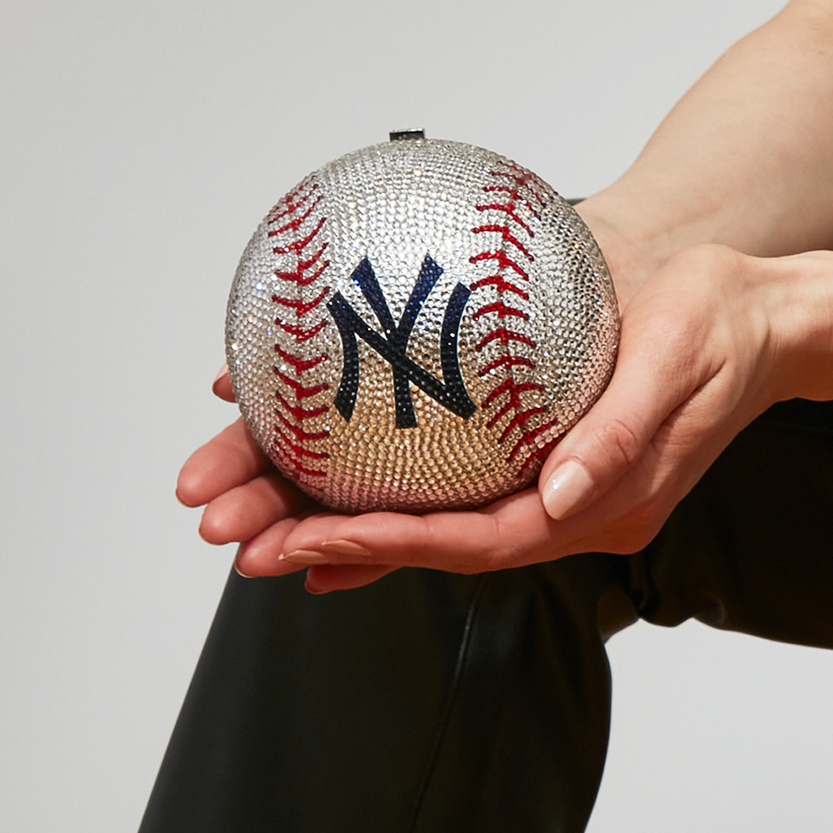 JudithLeiber's tweet photo. A crystal classic for every fan’s favorite team. ⚾️✨ https://t.co/wS80dRcuFM