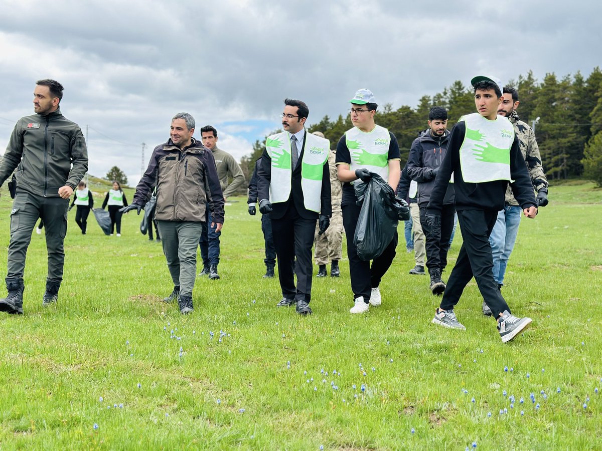 refahiye1's tweet photo. İlçe Kaymakamımız Sayın Halil İbrahim KÖROĞLU’nun katılımları ile 
“Orman Benim” etkinliği düzenlendi. Geleceğimize nefes olmak için bir aradayız.
Unutmayalım; orman gelecektir. https://t.co/nC6nfdHrig