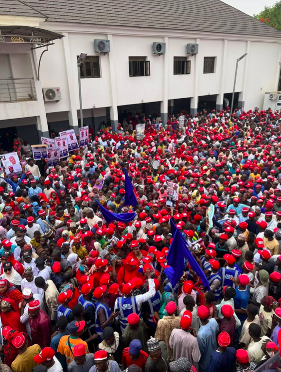 SquadNavigators's tweet photo. Kano youths came out in their numbers to promise Obi/Kwankwaso five million votes in this coming election.
This happened during a solidarity march in Kano today.
/Ben Bruce, Ned Nwoko, Kate Henshaw, #FLYBOYINC Congratulations Pooja, Cubana Chief Priest, Ben Murray Bruce/ https://t.co/KDy1YQR5v8