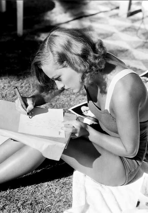 WAGongaware's tweet photo. Joan Crawford
#JCraw #bathingbeauty https://t.co/jmyM9mAJBR
