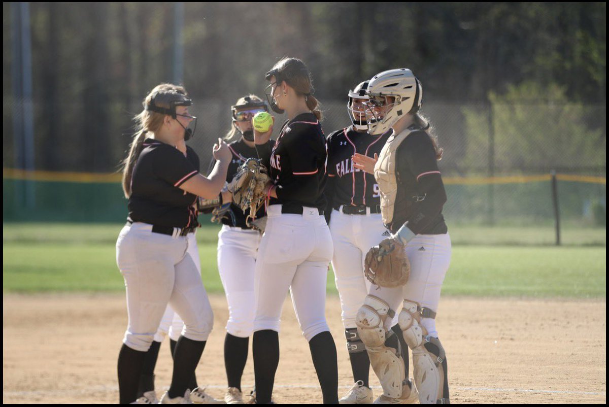 kendallpeed_4's tweet photo. Freshman year ended in the third round. We went 15-10 against touch competition this season! I was also honorable mention in the TNAC conference. Already looking forward to the next! 🧡

.389 BA
.891 FPCT
27.2 IP
29 SOs
2💣

@MichaelG_68 @flaathletics @EllisStarz @CoastRecruits https://t.co/d0Oi2f8nf3
