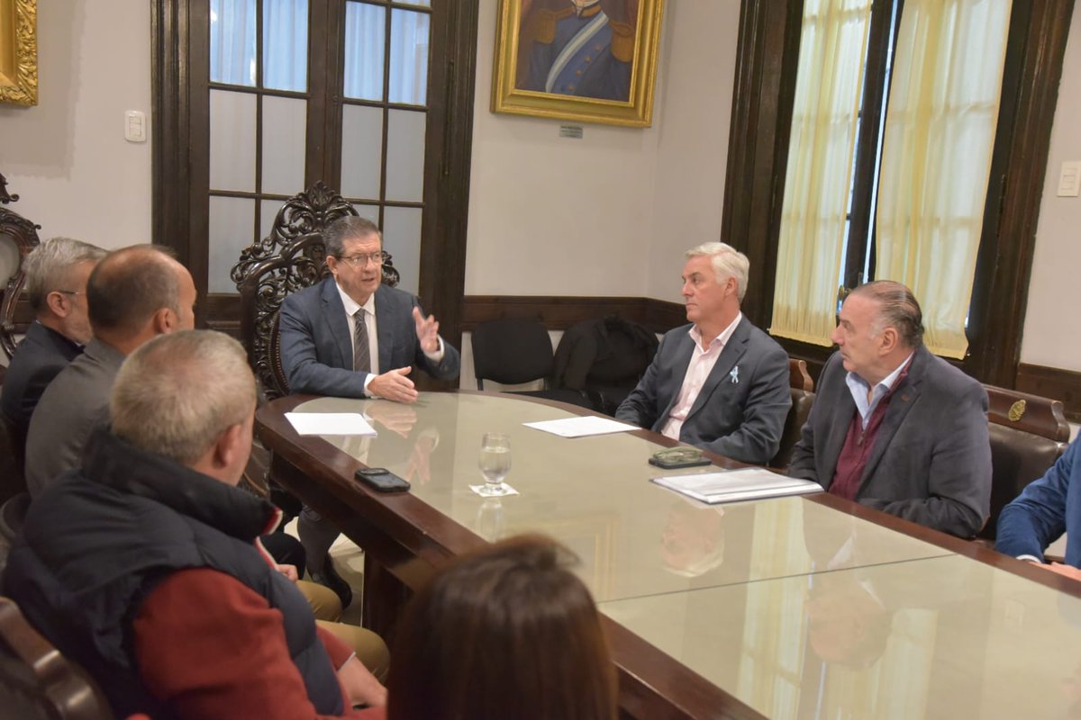 JuaneEBP's tweet photo. Junto al gobernador @JPValdesok, seguimos fortaleciendo el trabajo entre el sector público y privado para impulsar el crecimiento de Corrientes. https://t.co/h5o1RcG5HC