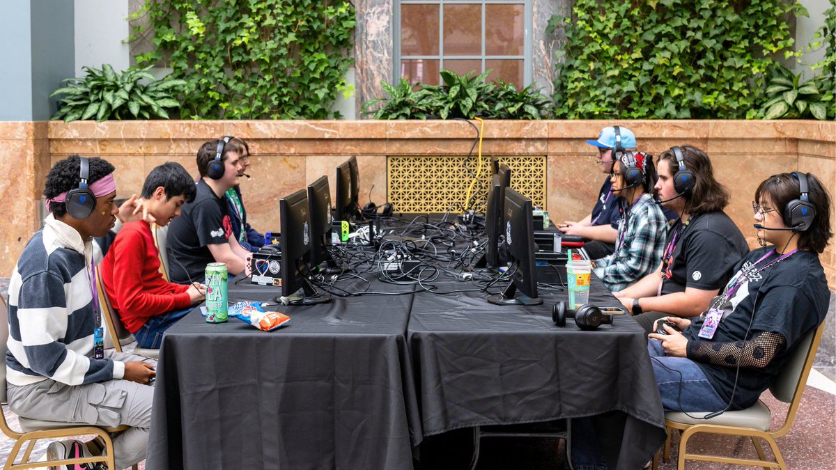 chipublib's tweet photo. Gamer's Universe is almost here! On June 13, CPL opens the doors of Harold Washington Library Center to hundreds of gamers to take part in daylong activities full of all things gaming and fandom including cosplay and video game tournaments. Register here: https://t.co/8Bq8i1H5MD https://t.co/fuub9OCfHE
