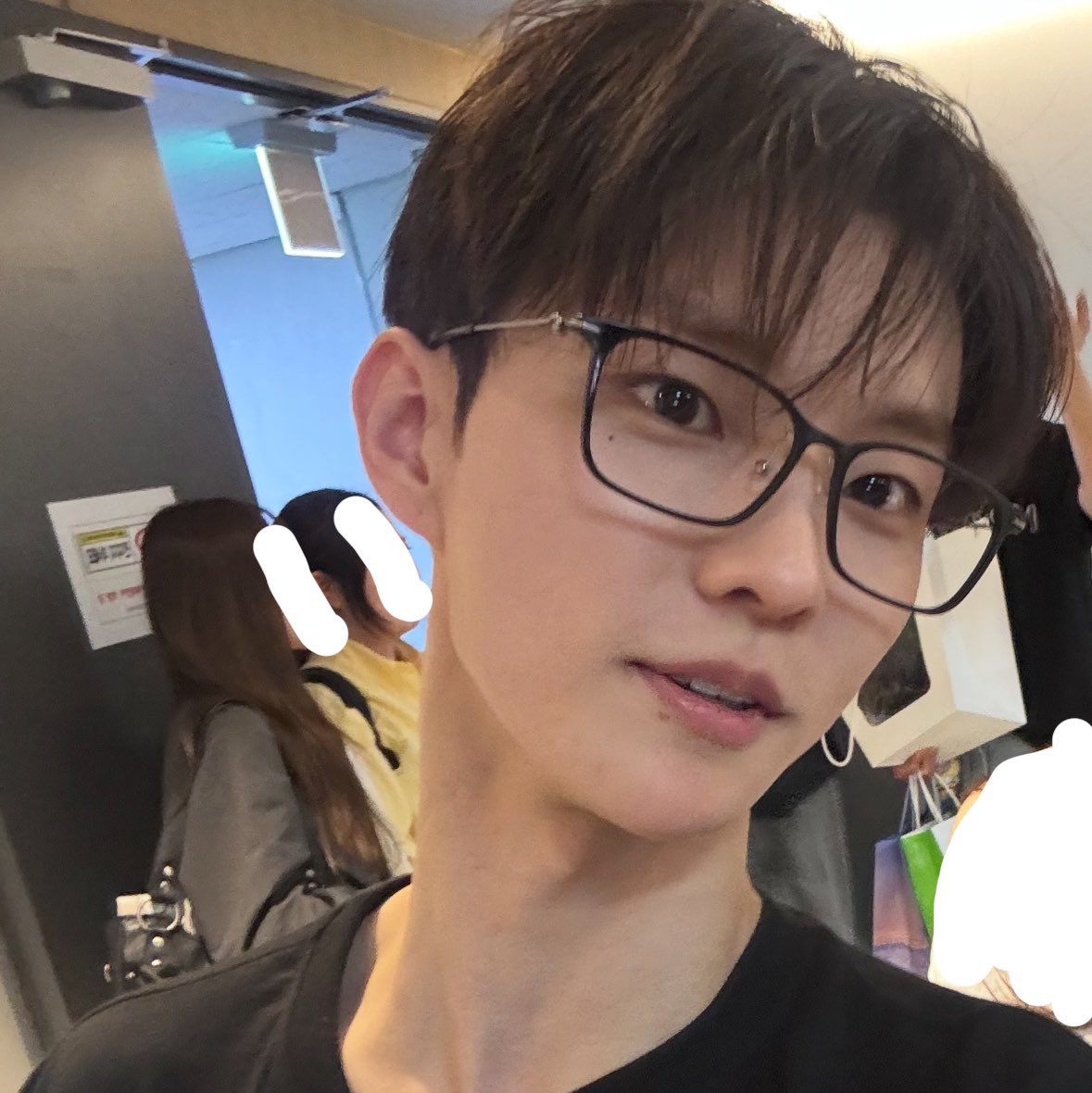 Ready_set_Q__'s tweet photo. 이 날 너모 잘생김. 돌아가자. 미남 보러가야해 https://t.co/6piwaQXwLr