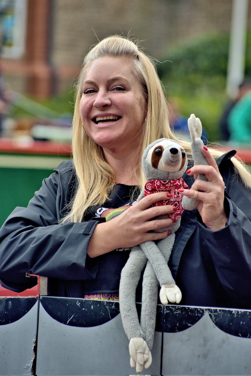 kevmaslin's tweet photo. Definitely a people watching day as everyone enjoyed the #batchworth boat rally over the weekend. Lots of #smileyfaces 
#chasingtheboats 
#canalphotography 
#rickmansworth 
@CanalRiverTrust 
#boatsthattweet https://t.co/QwKakLgUFC