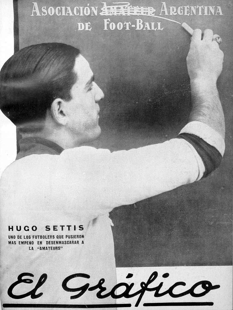 ClippingVintage's tweet photo. 🎈Hace 95 años el fútbol argentino decidió reconocer a los jugadores como trabajadores y dio inicio a una nueva era. Uno de los líderes de esta conquista fue Hugo Settis, volante del @CAHuracan, inmortalizado el 30 de mayo de 1931 en una de las tapas más icónicas de @elgraficoweb https://t.co/wEnf16Qk3y