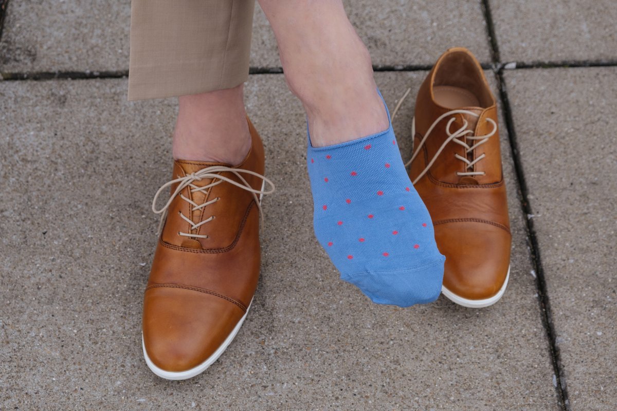 DapperClassics's tweet photo. Stock up on your no-shows for summer. https://t.co/YZMPTUhWhy #dapperclassics #madeinusa #menswear #socks https://t.co/PS1PzPqNT3
