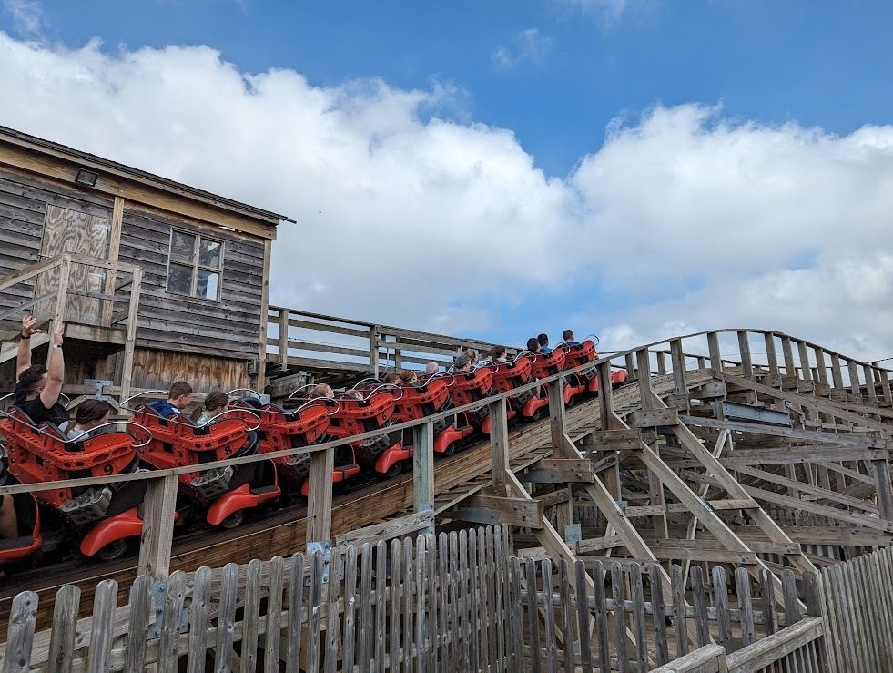 AutoRideCount's tweet photo. Cú Chulainn at Emerald Park is a fun Gravity Group coaster that opened in 2015, have you ridden it? https://t.co/f9nw11dzSH