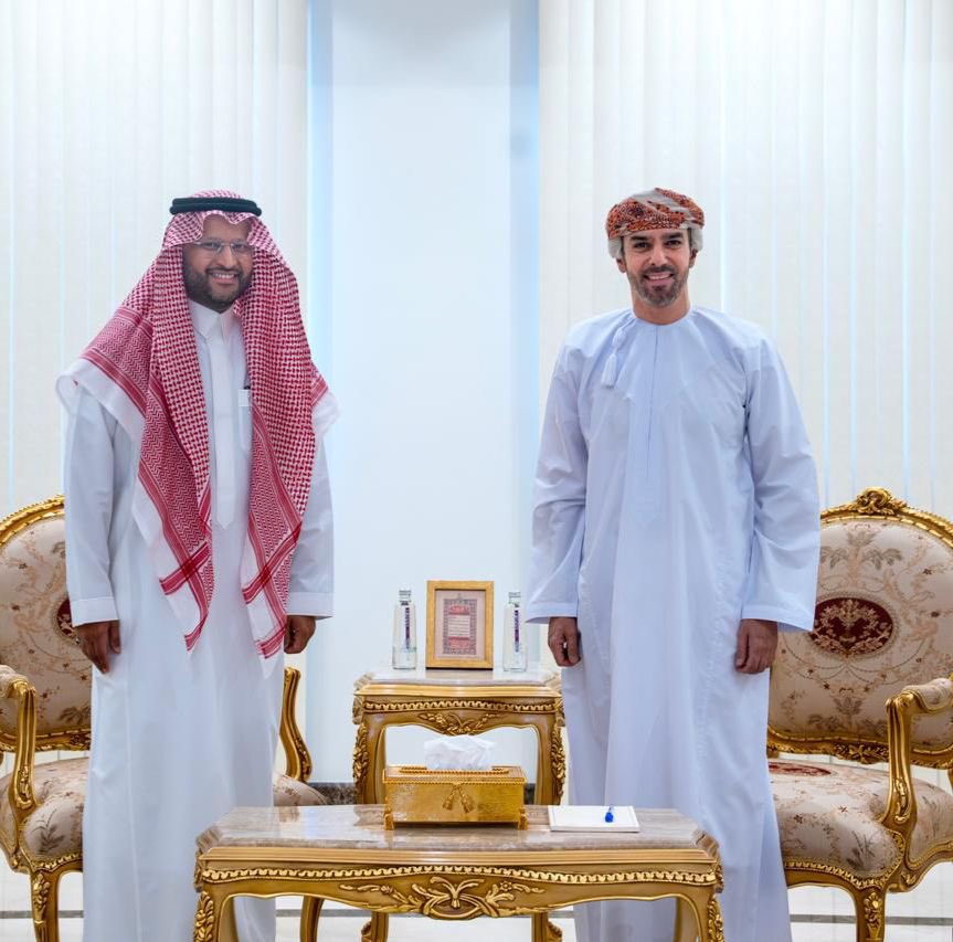 OmanEmbassyKSA's tweet photo. التقى سعادة السيد نجيب بن هلال البوسعيدي رئيس البعثة بالأستاذ همّام بن ناصر بن جريد، المدير التنفيذي لبرنامج الخليج العربي للتنمية (أجفند).

تم خلال اللقاء استعراض علاقات التعاون ومشاريع  البرنامج التنموية والخطط المستقبلية الداعمة لأهداف التنمية المستدامة وتطلعات رؤية عمان ٢٠٤٠. https://t.co/EPtP1I9KG7