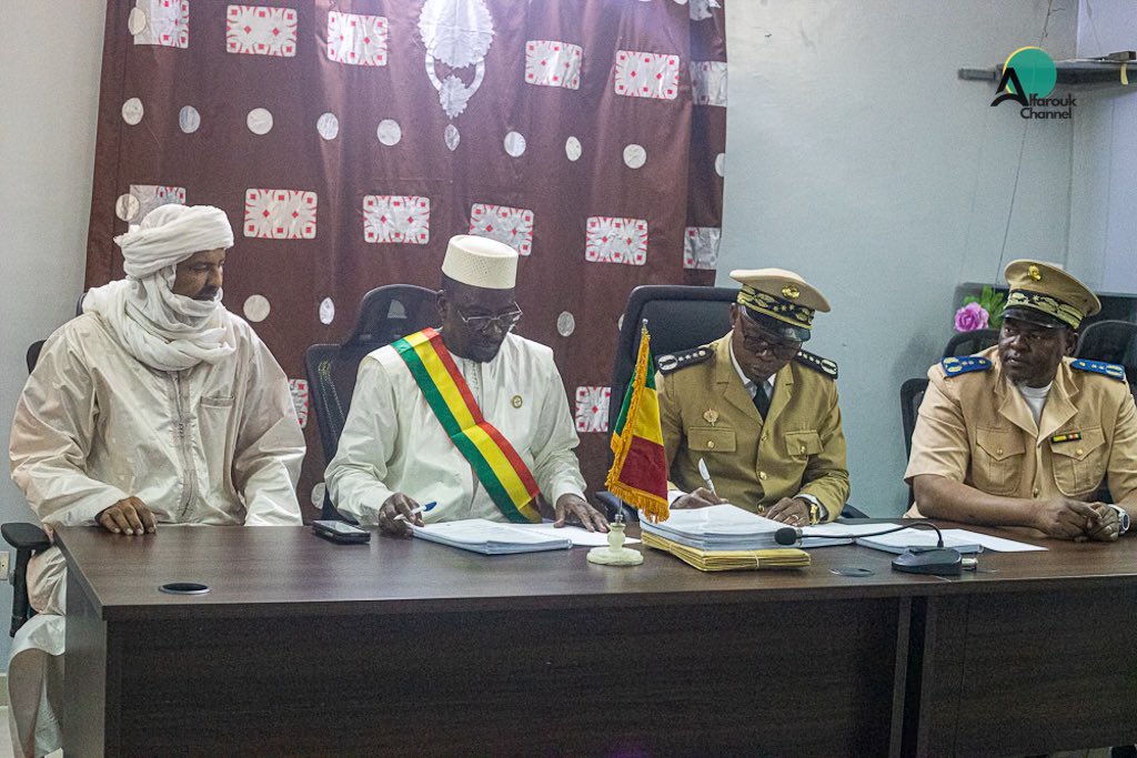 AlfaroukChannel's tweet photo. Tombouctou, 14 mai 2026. Cérémonie de passation de service entre l’ANICT et l’ADR, sous la supervision du Gouverneur et du Président de la Délégation Spéciale. Une réforme majeure pour un appui plus efficace aux Collectivités Territoriales. #Décentralisation #Mali #Tombouctou https://t.co/dJ5Oc5IW8N