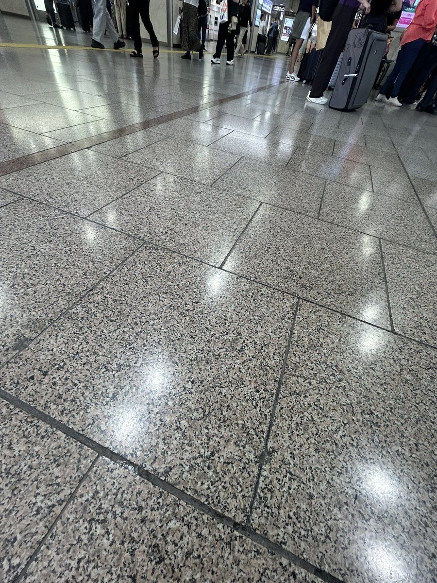te_ra_p's tweet photo. 何回も言ってるけど名駅の喫煙所までは誰よりも早くたどり着ける自信がある。 https://t.co/UevcU36Wjv