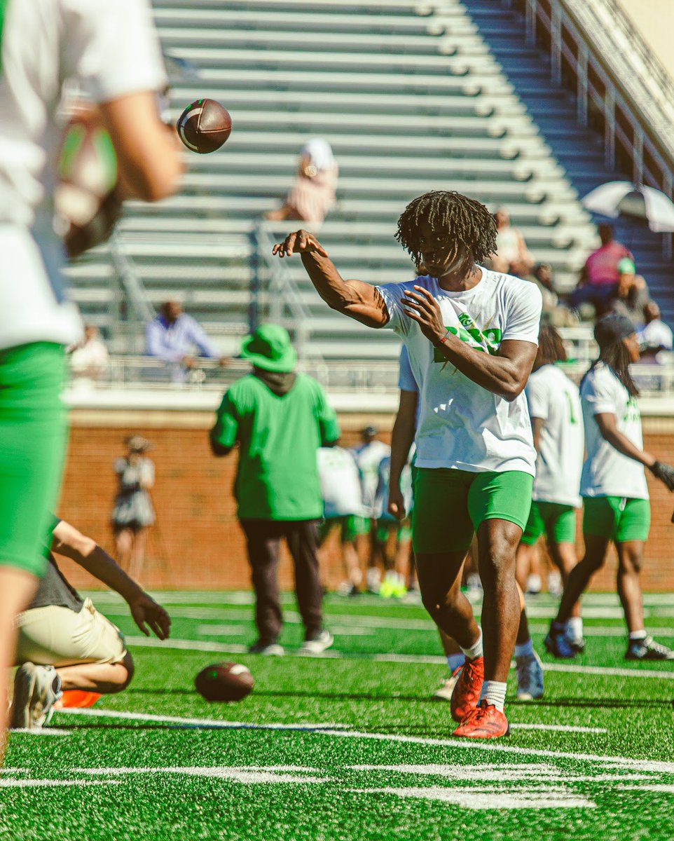 raisethebowdj_4's tweet photo. Arm talent✅
4.5 speed✅
#11 Dual Threat by @SCNext✅
@TheUCReport @buford_football #ProDay https://t.co/ezezViqPd3
