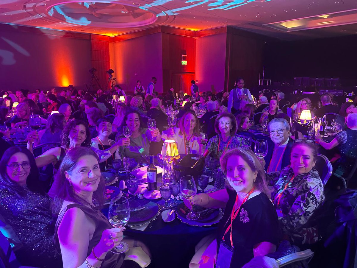 iwfmexico's tweet photo. 🤳Londres reunió a mujeres líderes del mundo. México llegó con fuerza propia
Estas son algunas de las imágenes más significativas del IWF México en la Conferencia de @IWFglobal encuentros, conversaciones y momentos que construyen comunidad a escala internacional https://t.co/DUyEpjrzLN