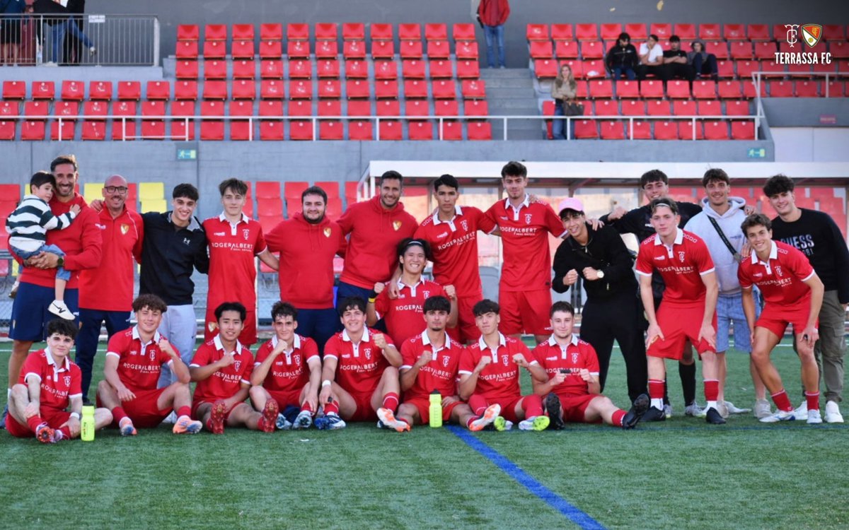 TerrassaFC's tweet photo. 💯❗ El Juvenil 🅰️ del @TerrassaFC d'@EricMI86 tanca la lliga amb una 𝗚𝗢𝗟𝗘𝗝𝗔𝗗𝗔 (6️⃣-3️⃣) davant el #FCSantQuirze a l'Estadi Olímpic de #Terrassa!

⚽ JINTA, MARTÍ, ACHRAF, ROSTILAV, YAGO i ADRIÀ, golejadors!

🙌 AMUNT #TERRASSA! 🙌 https://t.co/NgvMEeiHNL