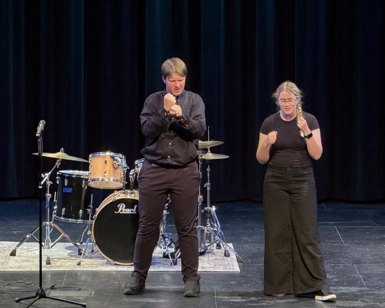 228Cascade's tweet photo. The CHS and IRMS choirs and the CHS ASL club recently put on a touching Solos and Signs Concert! For those who want to support the ASL club, you can at: https://t.co/XQvVvWDw5K https://t.co/DZGfxUcqb9