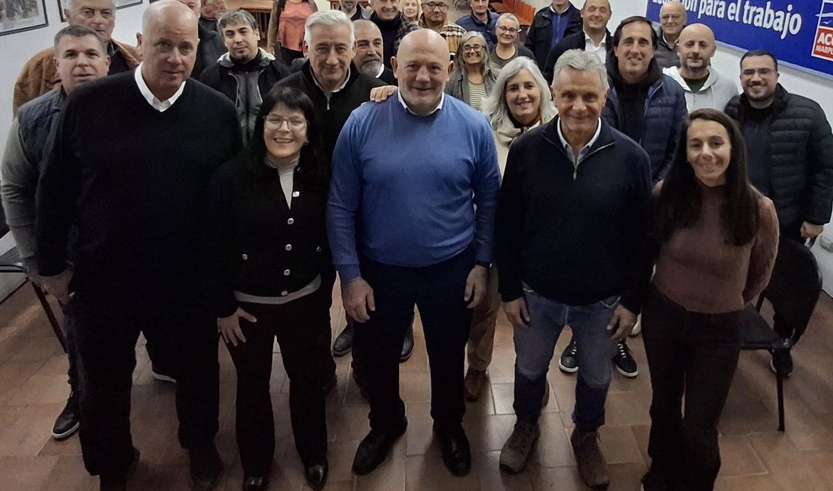 A_Marplatense's tweet photo. En Acción Marplatense renovamos nuestras autoridades y seguimos preparándonos para construir una alternativa amplia, inclusiva y profundamente marplatense de cara al 2027.

Martín Aiello fue reelecto como presidente del Partido de la Ciudad, acompañado por Melisa Centurión como secretaria general, María Eva Ayala como vicepresidenta, Horacio Taccone como secretario de coordinación y Marcelo Fernández como tesorero.

Con la presencia de Gustavo Pulti, reafirmamos nuestro compromiso de seguir trabajando todos los días por una ciudad más justa, cercana y con proyectos pensados para los vecinos y vecinas de Mar del Plata y Batán.

Creemos en una ciudad que se planifica, que escucha y que vuelve a poner a las personas en el centro. Seguimos construyendo, entre todos, el camino para que Mar del Plata vuelva a tener un gobierno marplatense para los marplatenses.
