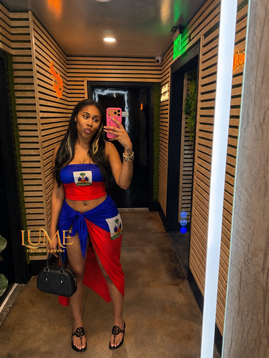 FineBecca's tweet photo. BON FÈTE DE DRAPEAU🇭🇹❤️💙 #1804 https://t.co/VteN5q00Dk
