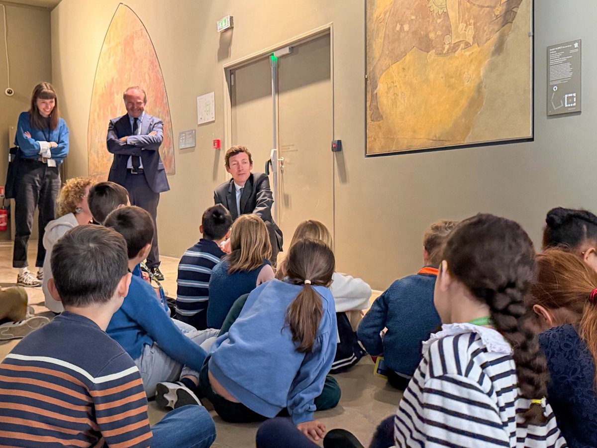 EdouardGeffray's tweet photo. Favoriser l’accès de tous les élèves à l’art et à la culture : tel est l’objectif de cette convention signée entre le ministère de l’Éducation nationale et la Cité de l’architecture et du patrimoine.

Ce partenariat avec le plus grand centre d’architecture au monde permettra de développer les projets d’éducation culturelle, d’accompagner les élèves dans la découverte de l’architecture et de soutenir leurs initiatives artistiques.

À travers ces actions, nous donnons pleinement vie à l’éducation artistique et culturelle.