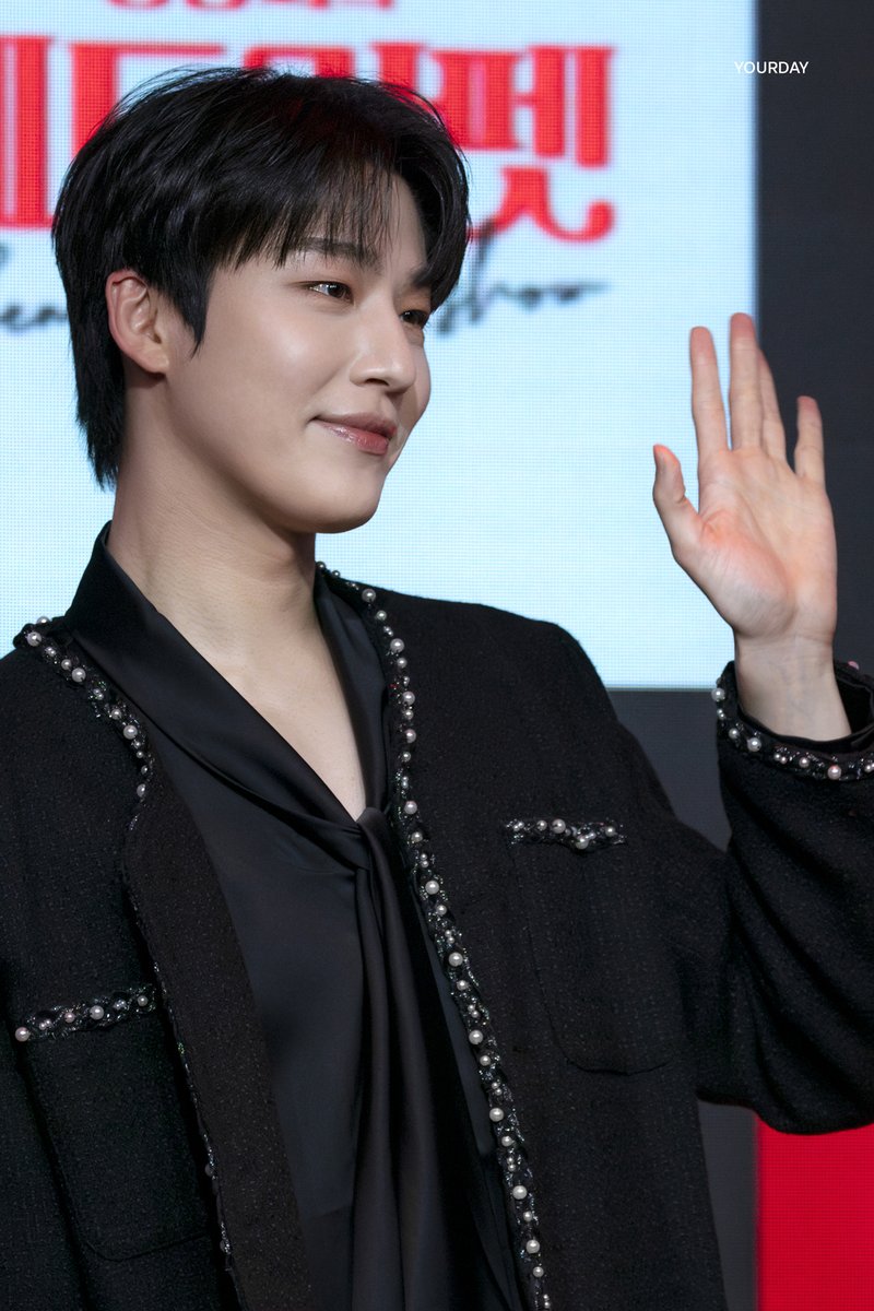 데이 tweet media