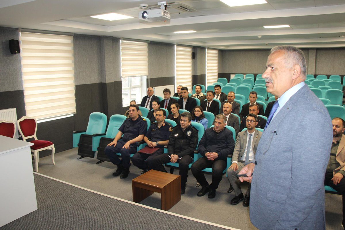 inebolukymk's tweet photo. Kaymakamımız Sayın Necdet Uçar başkanlığında İlçe İdare Şube Başkanları Toplantısı gerçekleştirildi.

5442 sayılı İl İdaresi Kanununun 40. maddesi gereğince Kaymakamlık Toplantı Salonunda kamu kurum ve kuruluşlarının müdürleri ile amirlerinin katılımıyla düzenlenen toplantıda; https://t.co/CvnzrHaiUl